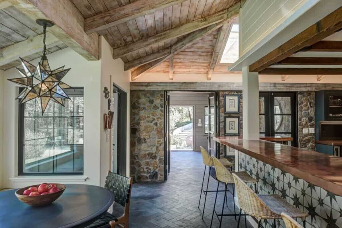 farmhouse-style-dining-room