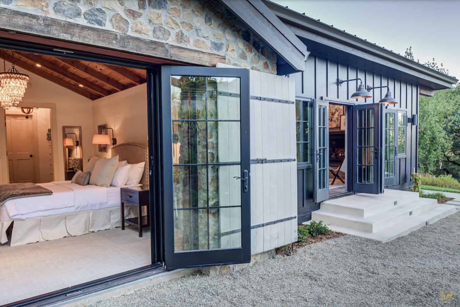 farmhouse-style-home-exterior