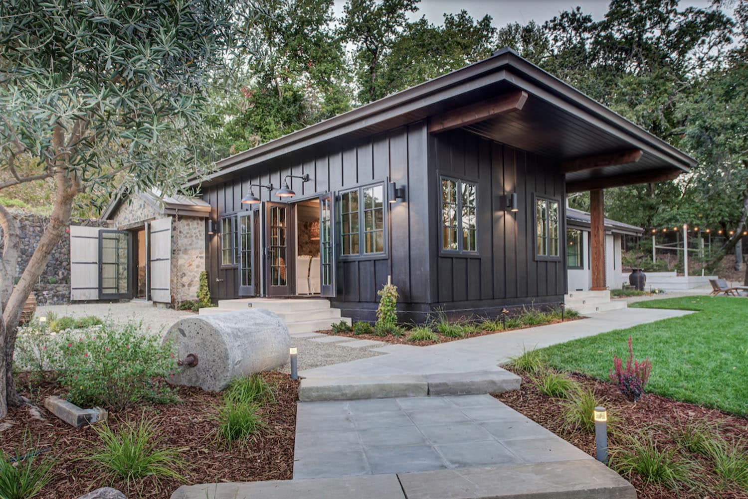 farmhouse-style-house-exterior