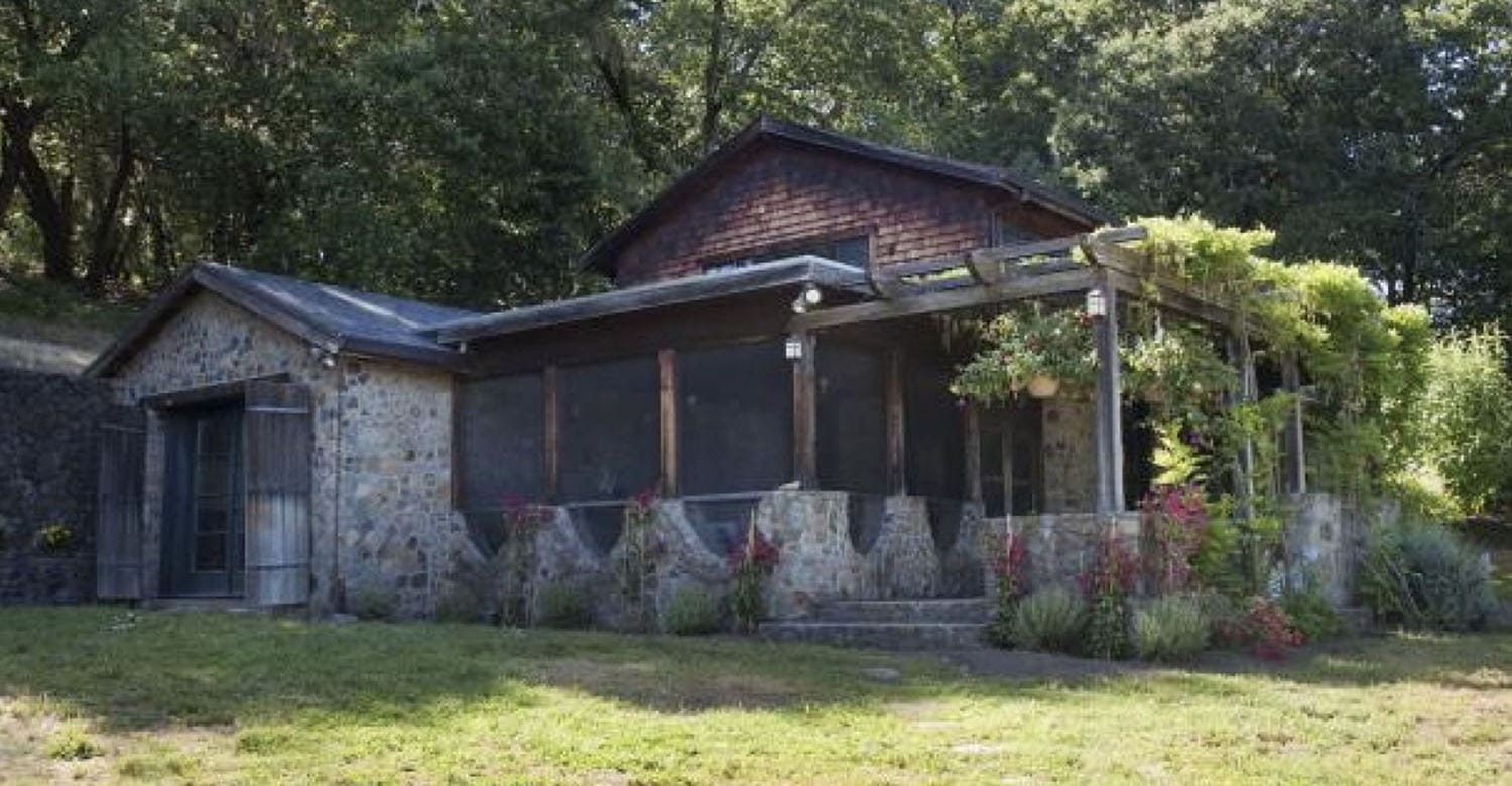 farmhouse-style-house-exterior-before-the-renovation