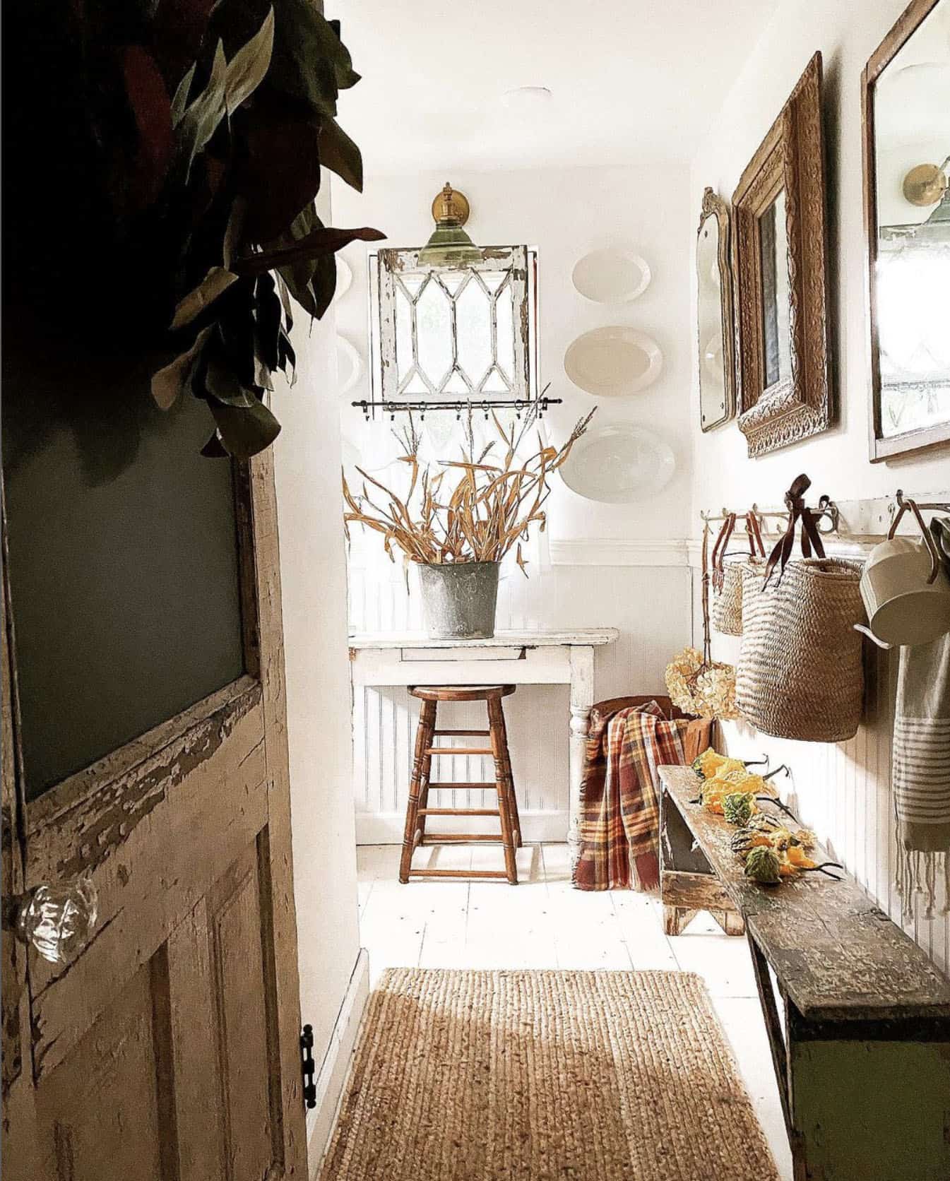welcoming-fall-entryway-decor