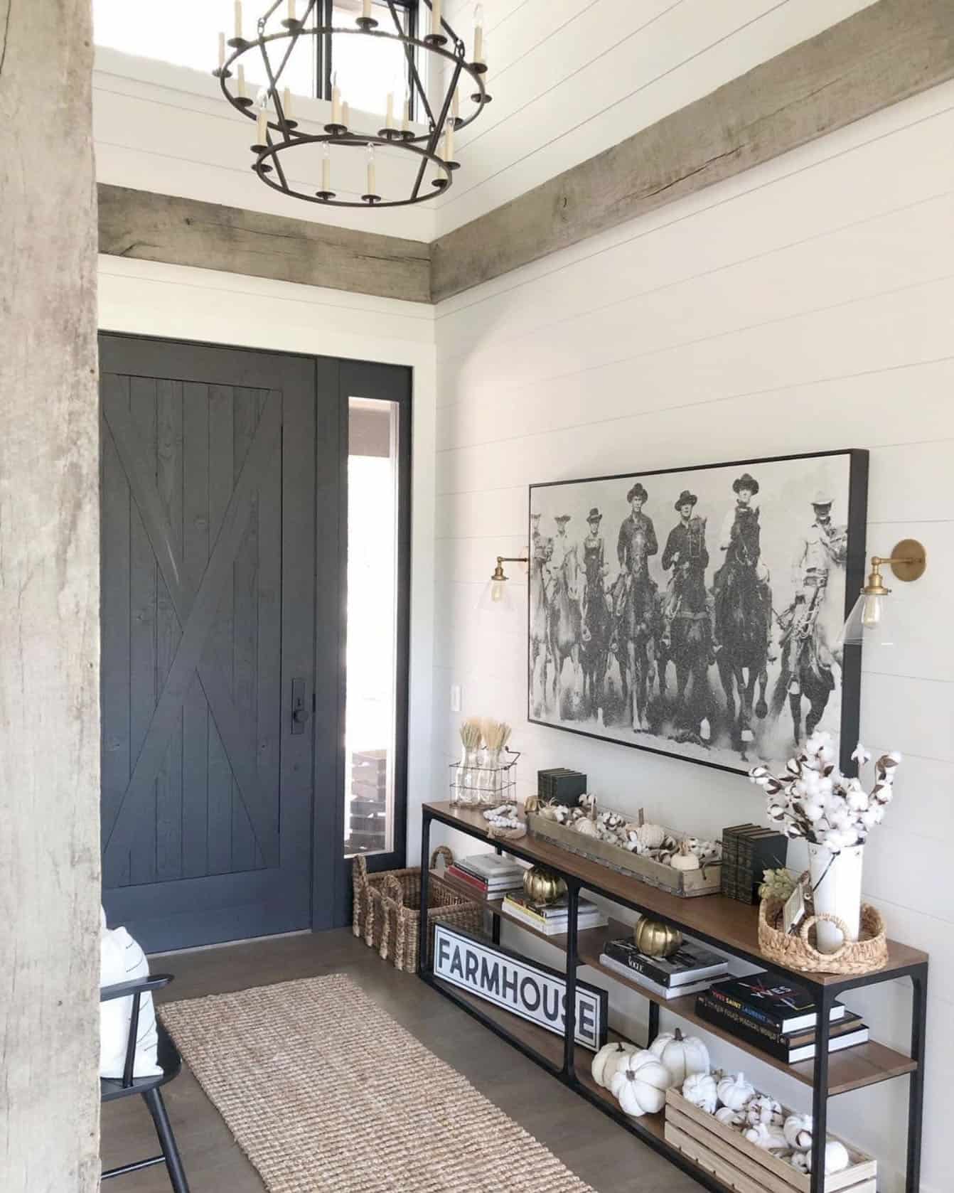farmhouse-style-entry-with-fall-decor