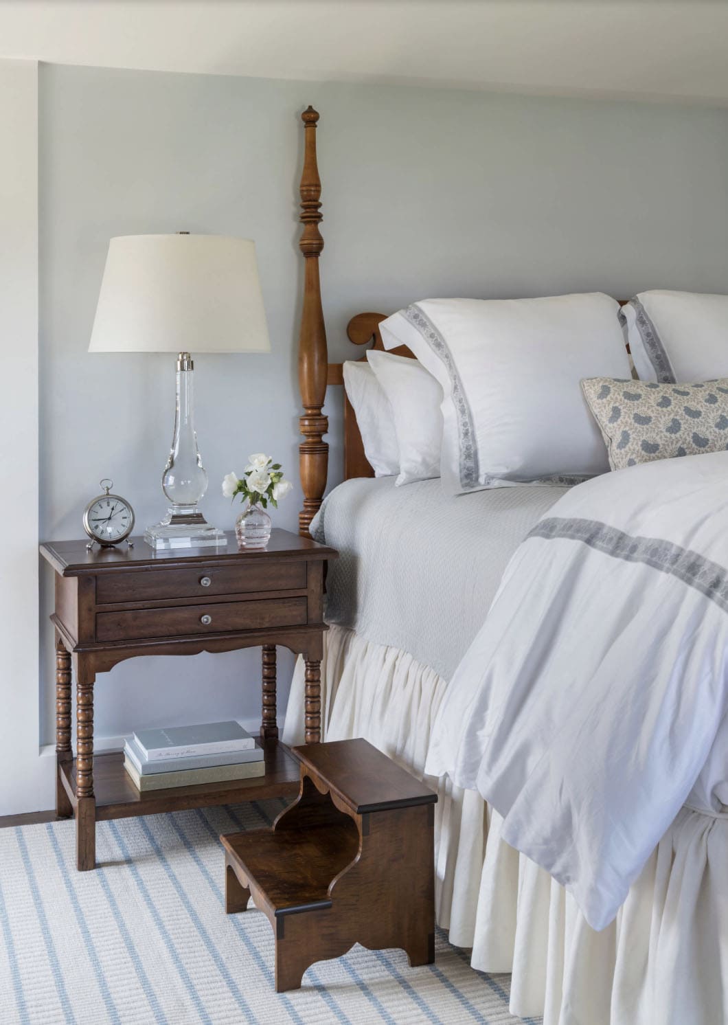beach-style-bedroom