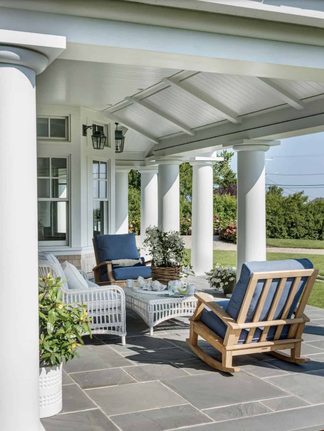 coastal-style-home-exterior-covered-patio