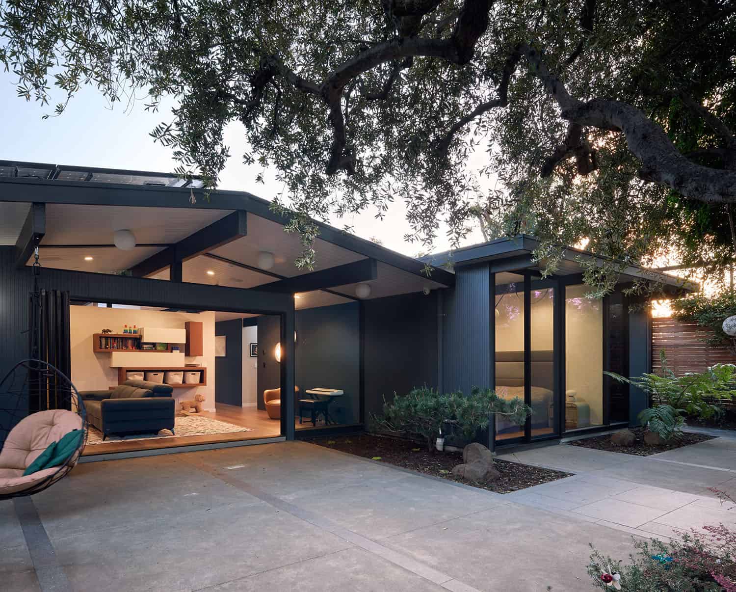 midcentury-modern-home-exterior