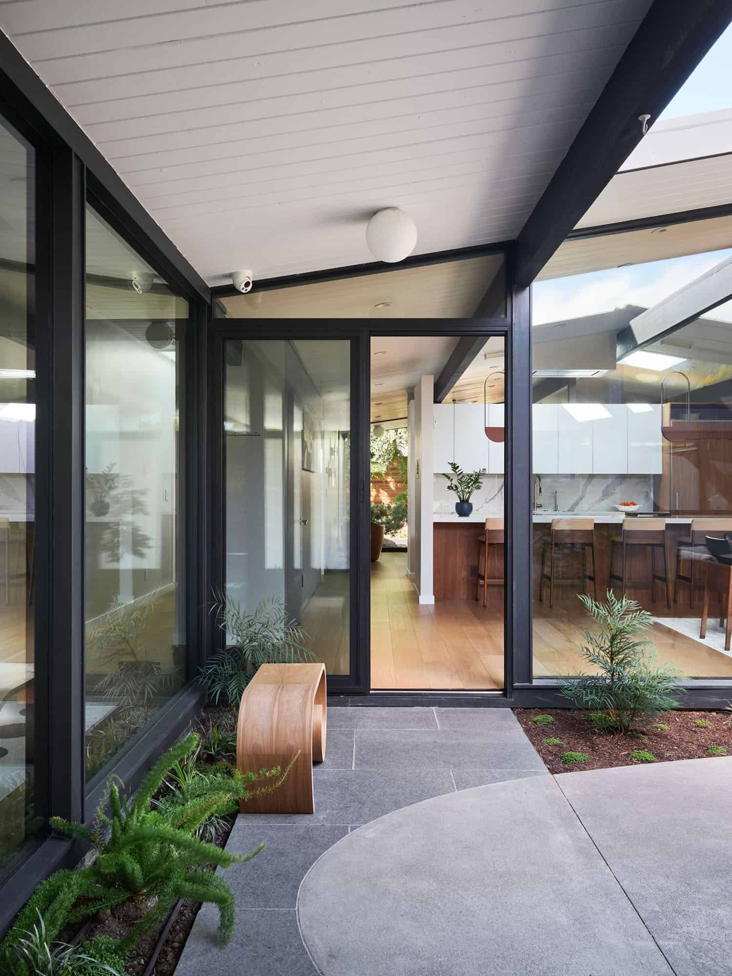 midcentury-modern-home-entry