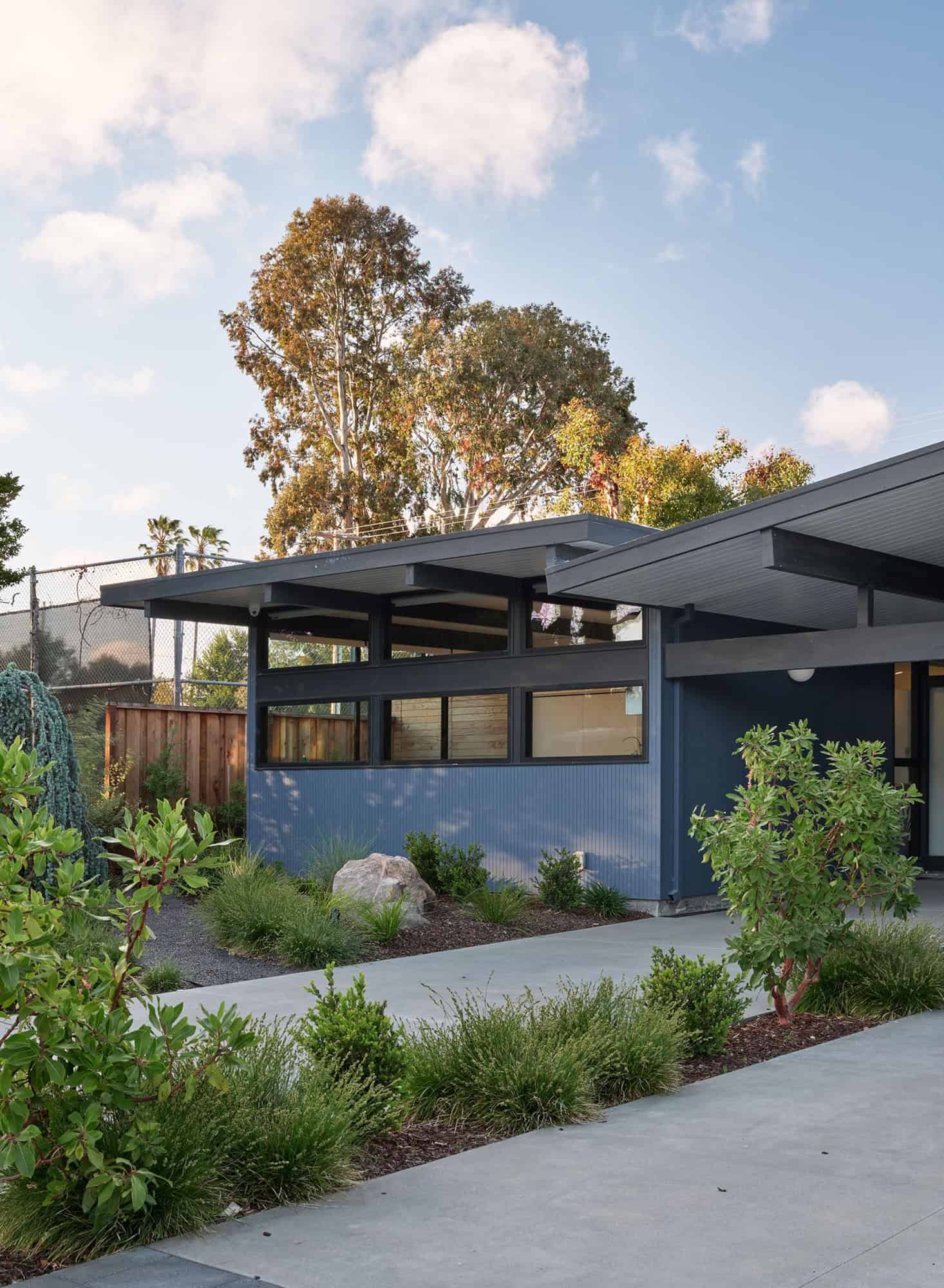 midcentury-modern-home-exterior