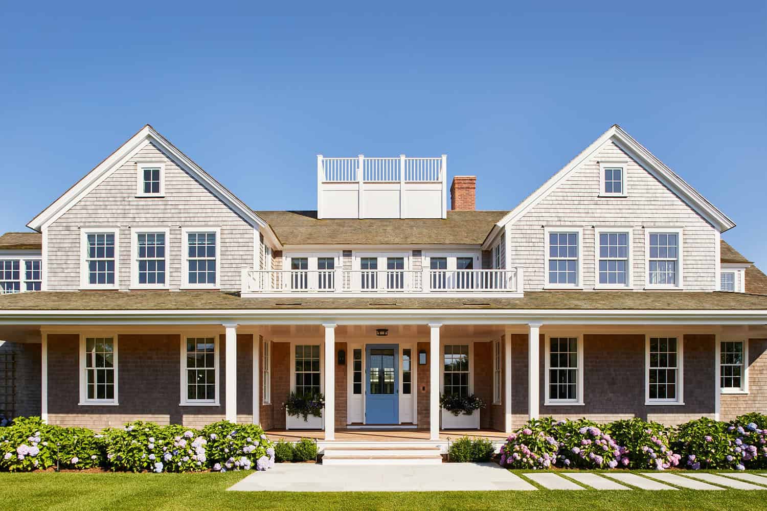nantucket-beach-house-exterior
