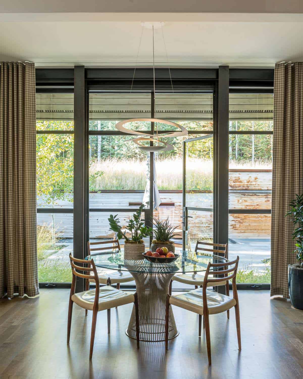 modern-mountain-style-dining-room