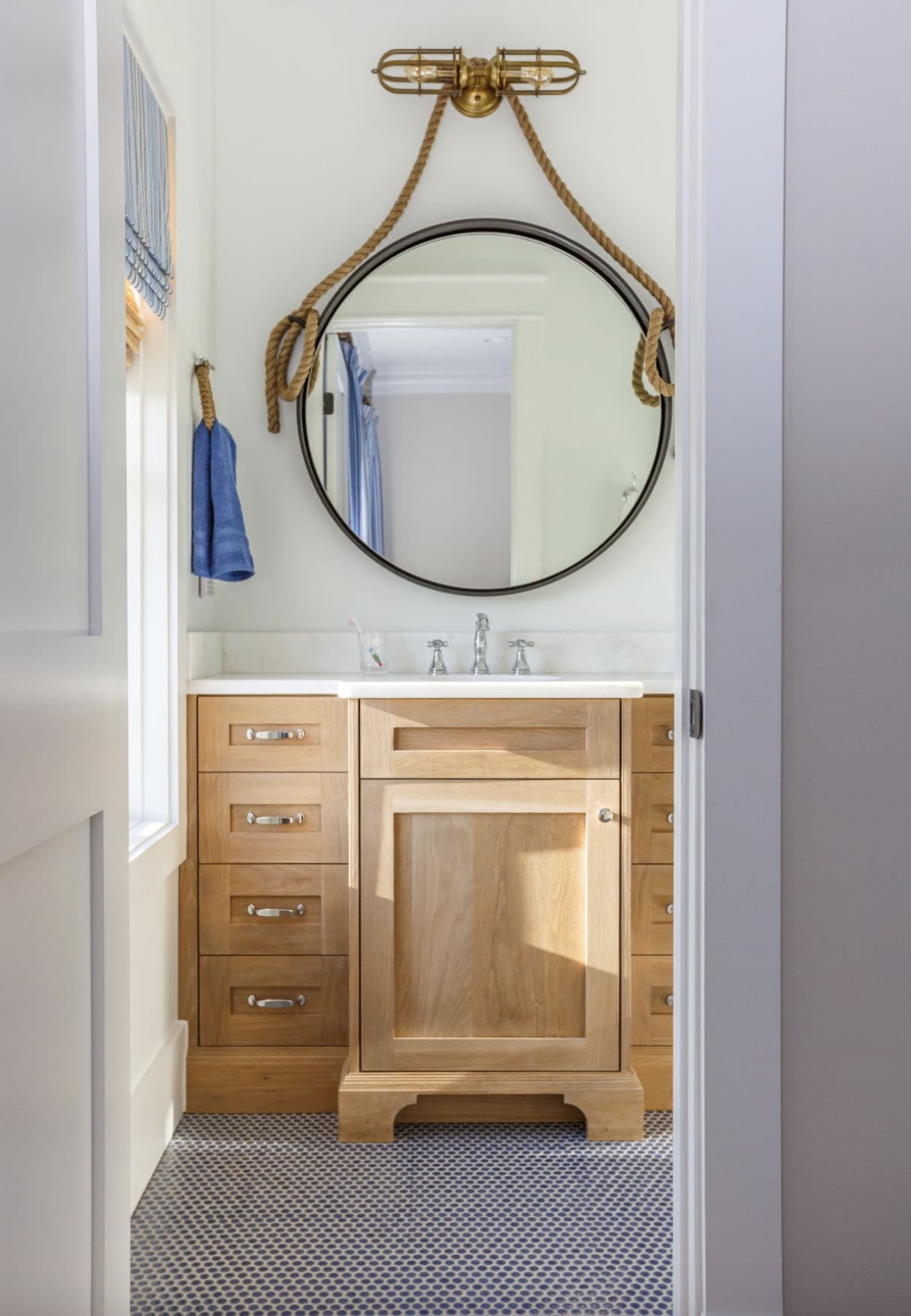 beach-style-bathroom-with-a-vanity-and-round-mirror