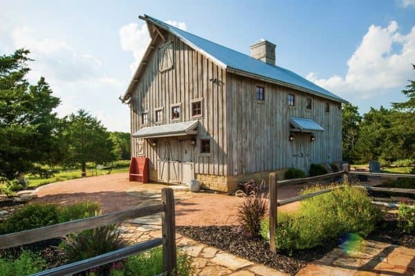 featured posts image for Inside this amazing small and cozy barn style home in Texas