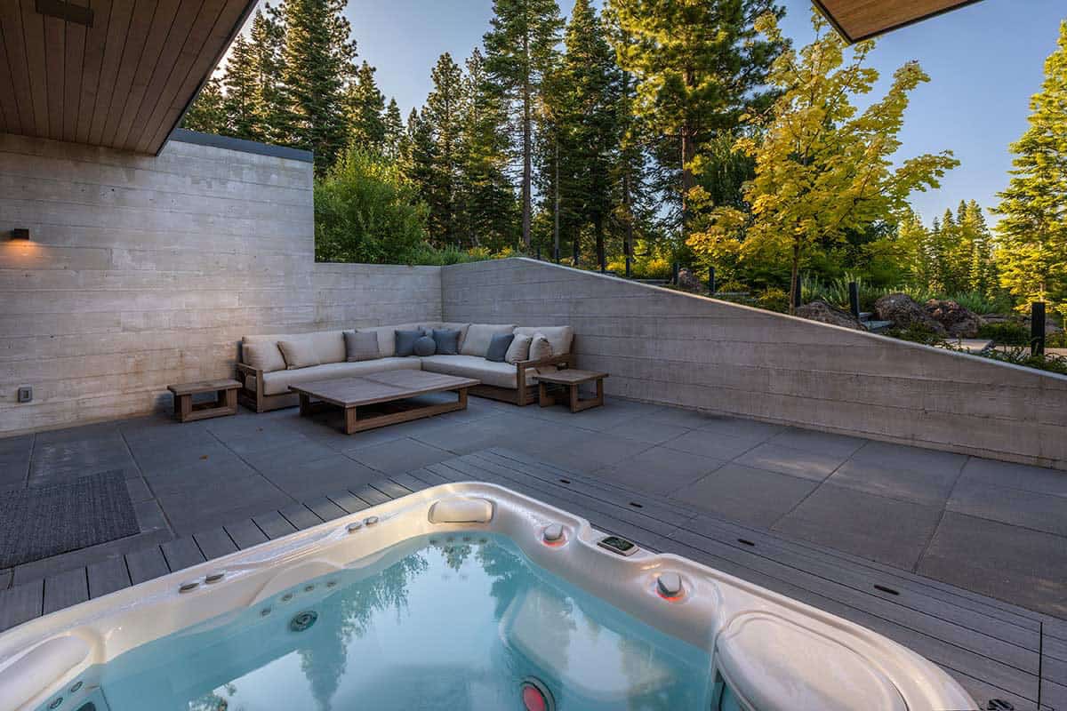 modern-mountain-home-patio-with-a-hot-tub