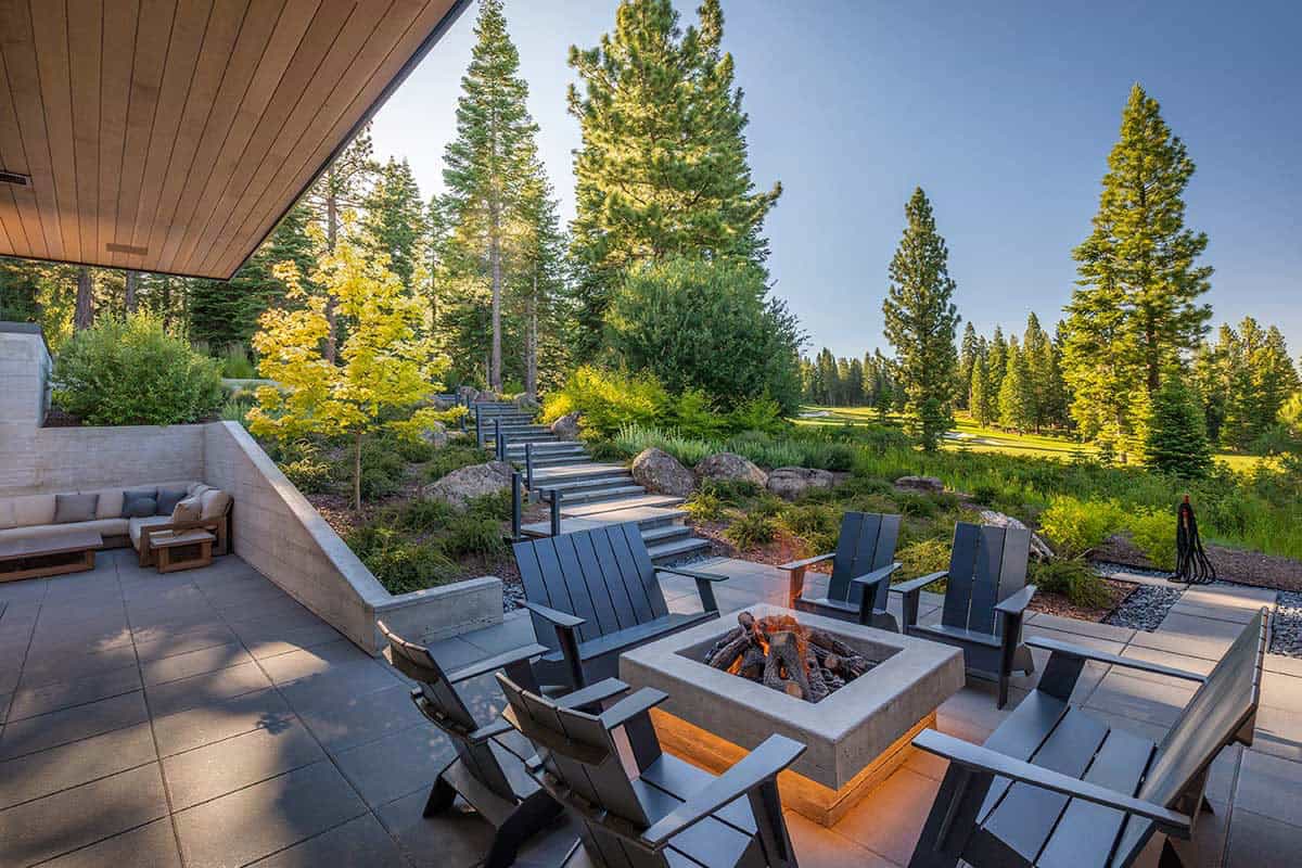 modern-mountain-home-patio-with-a-fire-pit