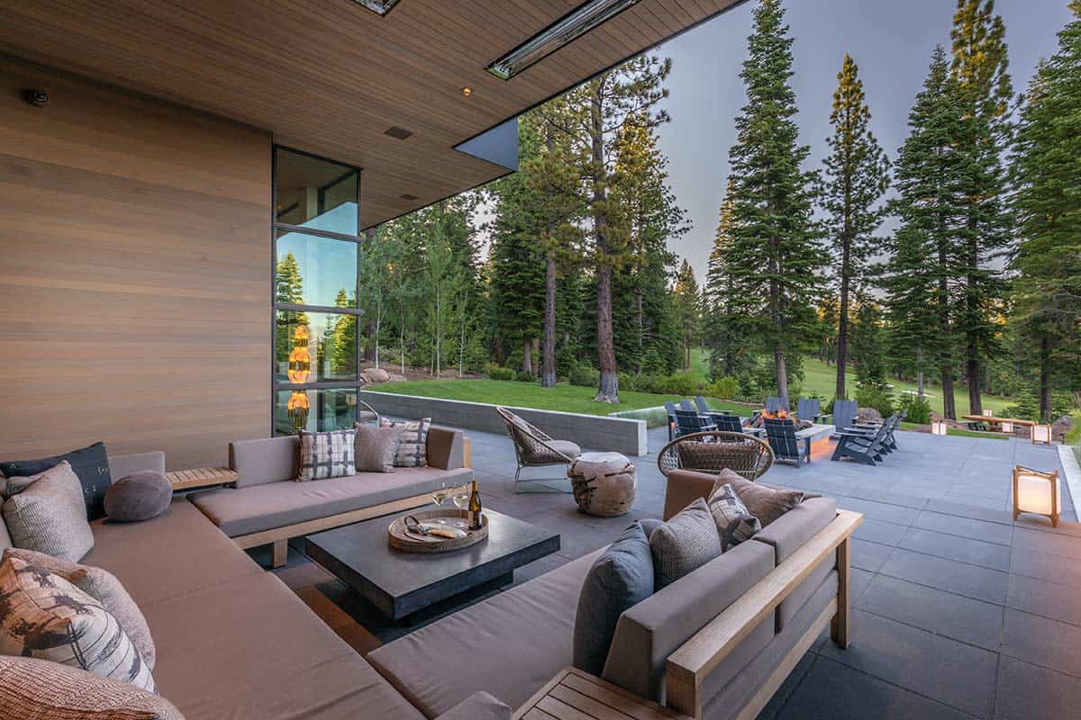 modern-mountain-home-covered-patio
