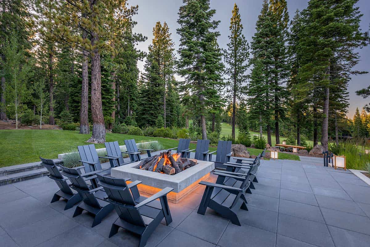 modern-mountain-home-patio-with-a-fire-pit