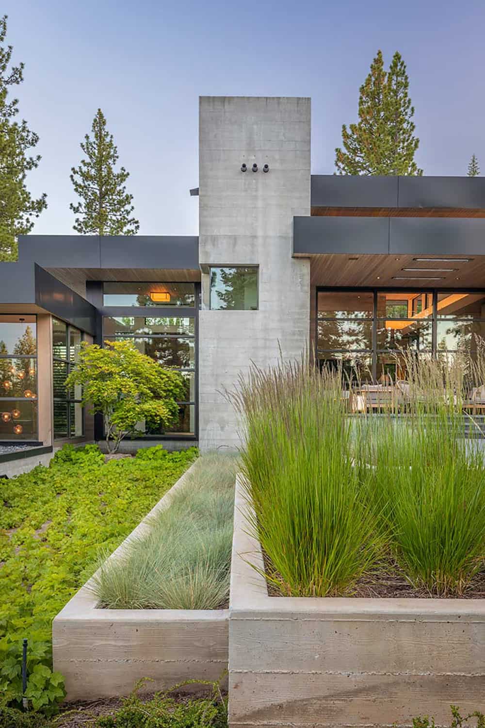 modern-mountain-home-exterior-landscape