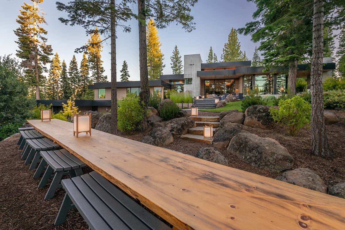 modern-mountain-home-exterior-alfresco-dining