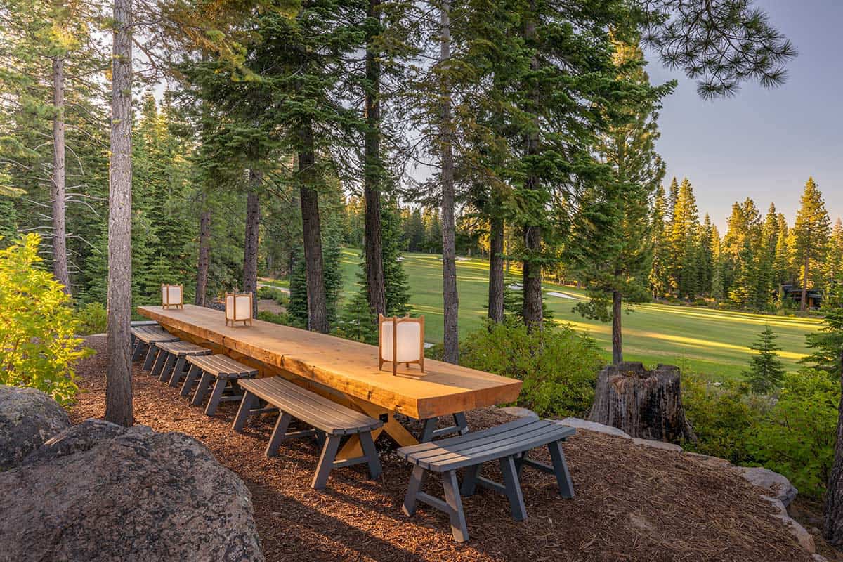modern-mountain-home-exterior-alfresco-dining