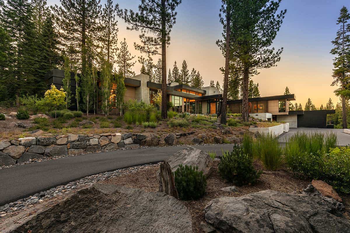 modern-mountain-home-exterior-landscape