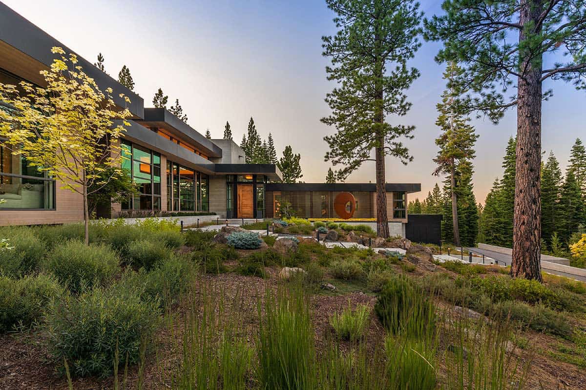 modern-mountain-home-exterior-landscape