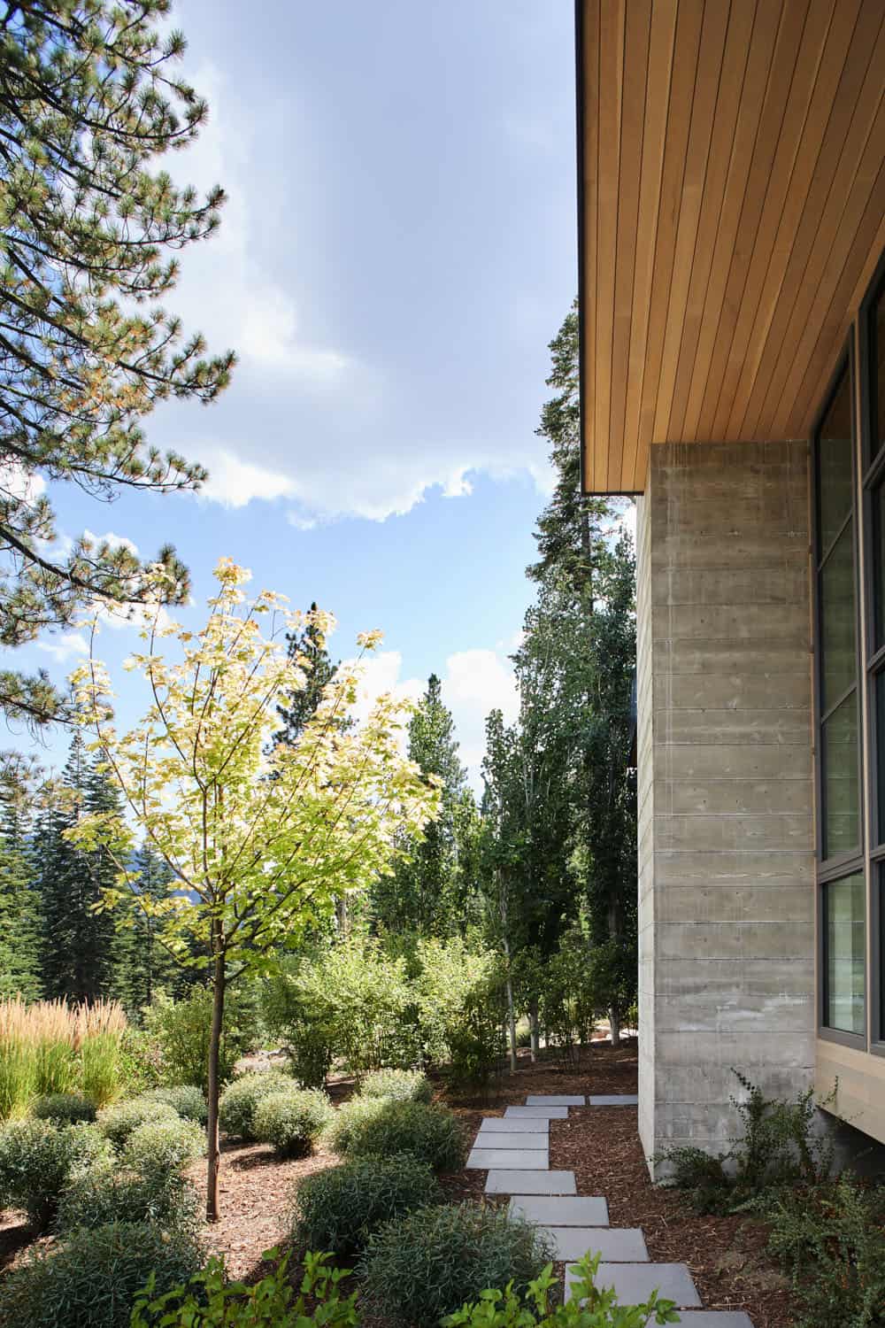modern-mountain-home-exterior-landscape