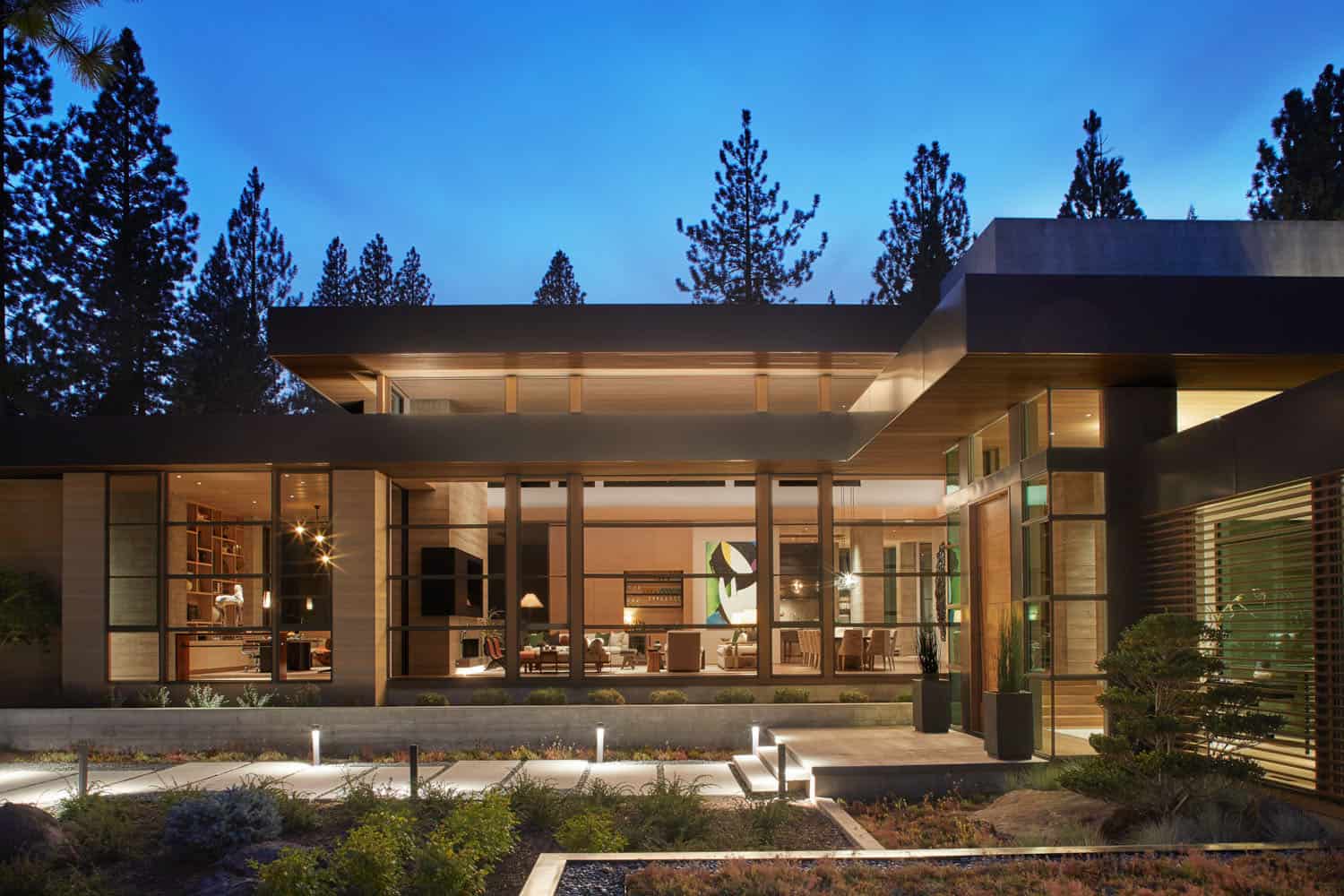 modern-mountain-home-exterior-at-dusk