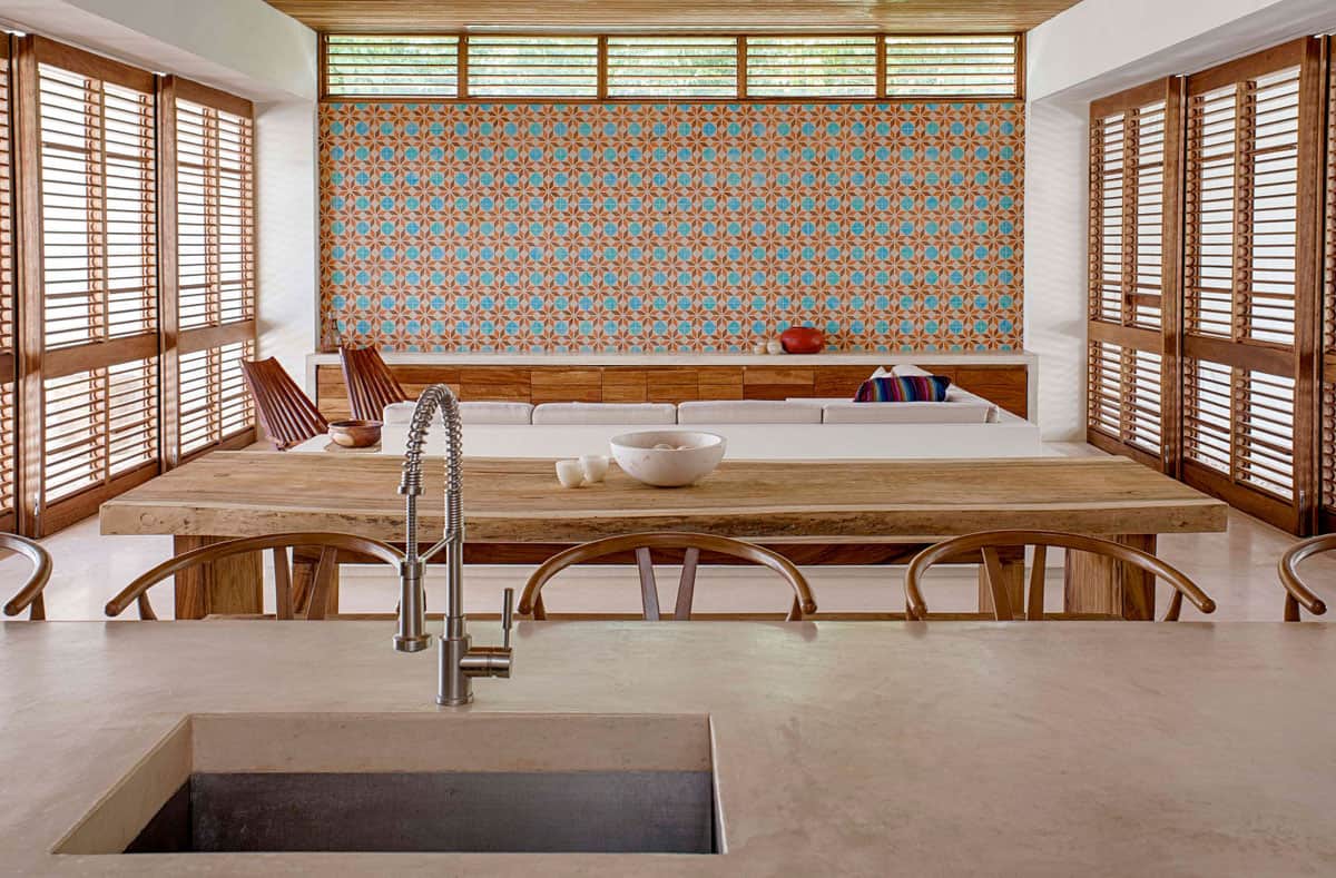 tropical-style-dining-room