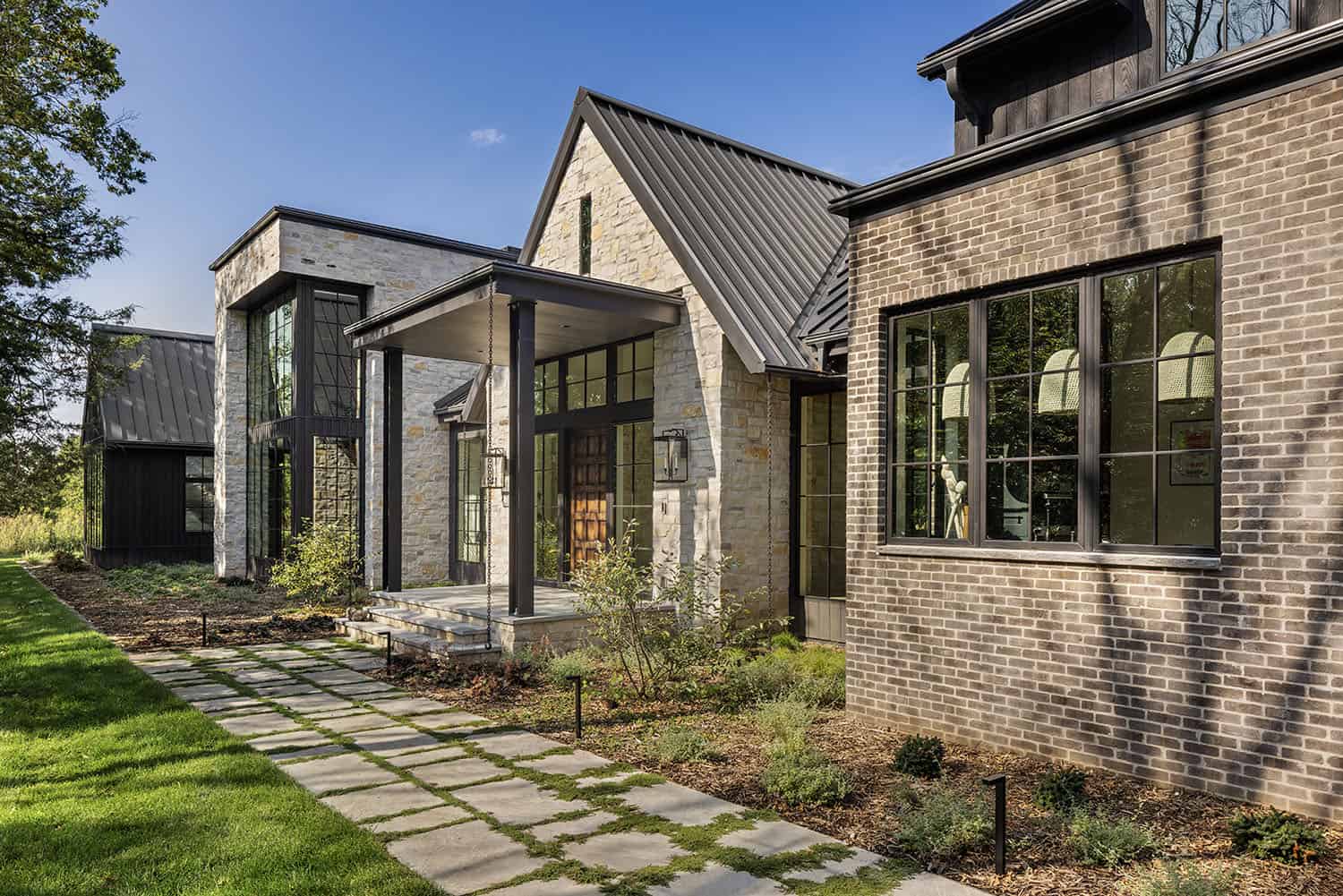 modern-lake-house-exterior