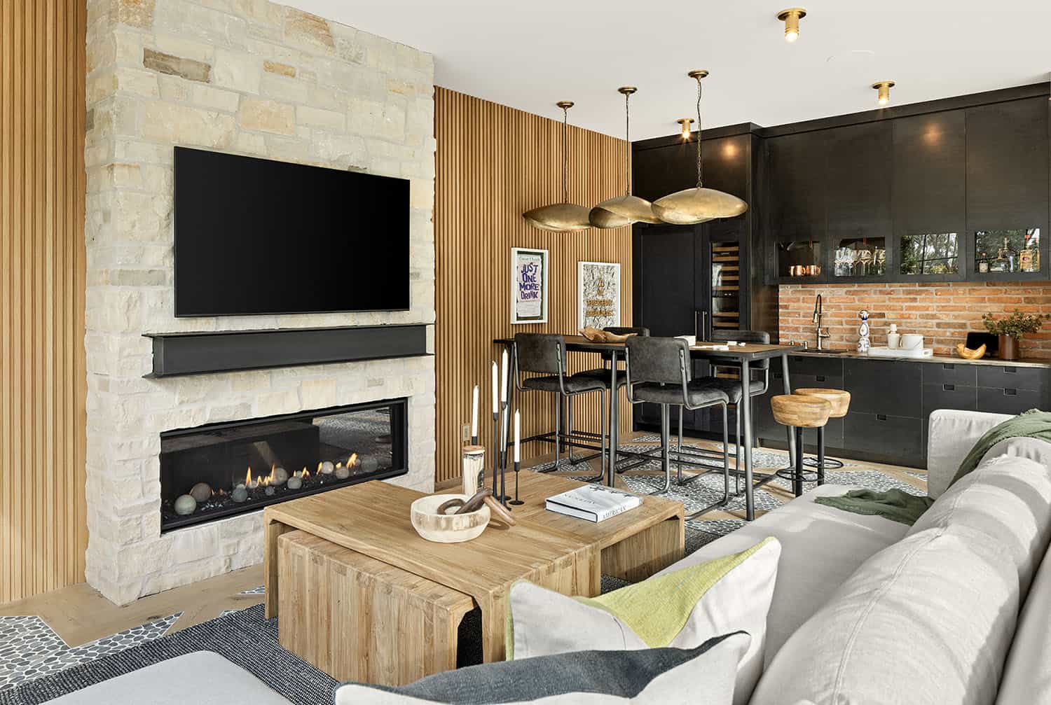modern-family-room-with-a-home-bar