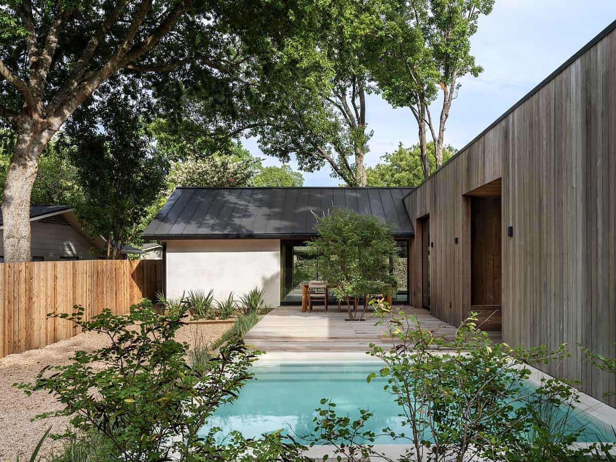 mid-century-modern-home-exterior-with-a-pool