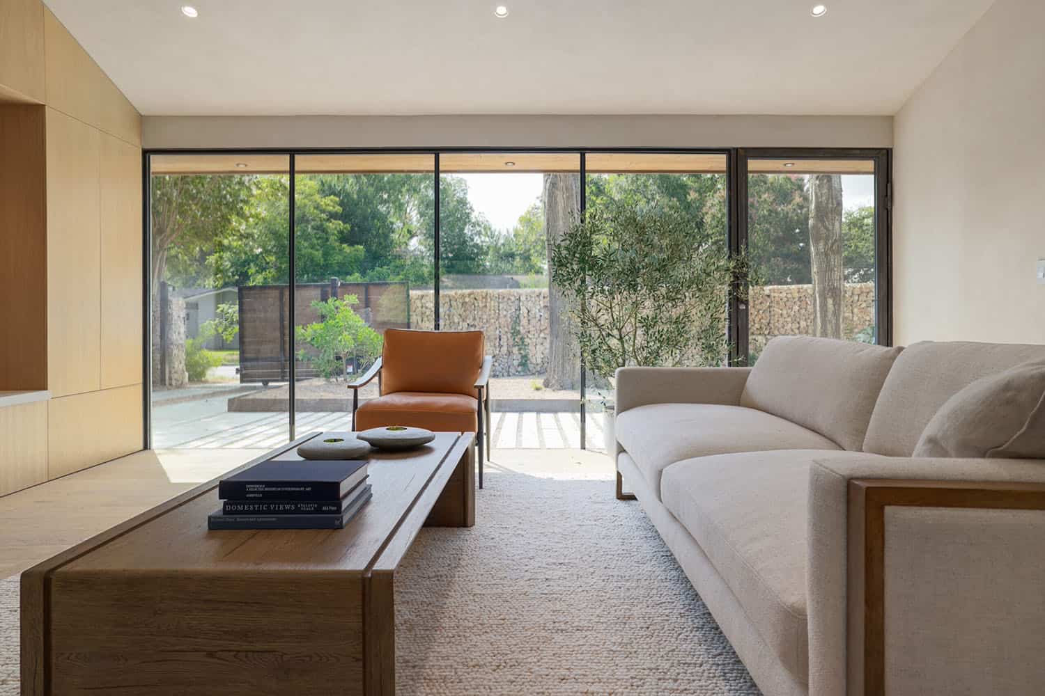 mid-century-modern-living-room-with-pocketing-sliding-glass-doors