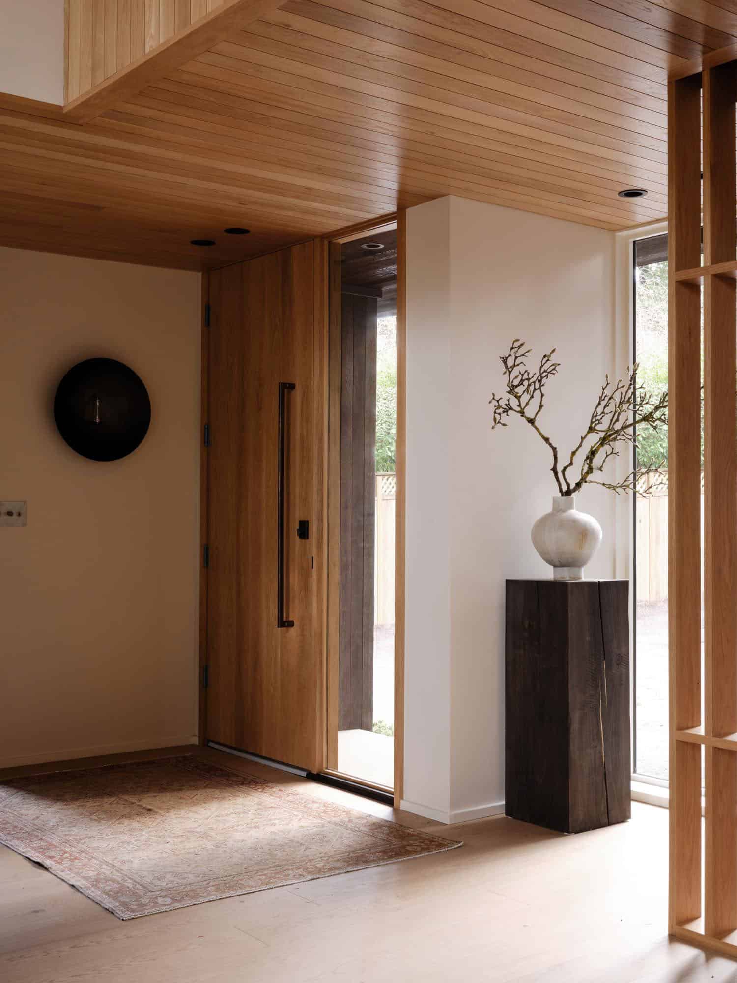 minimalist-wabi-sabi-home-entry