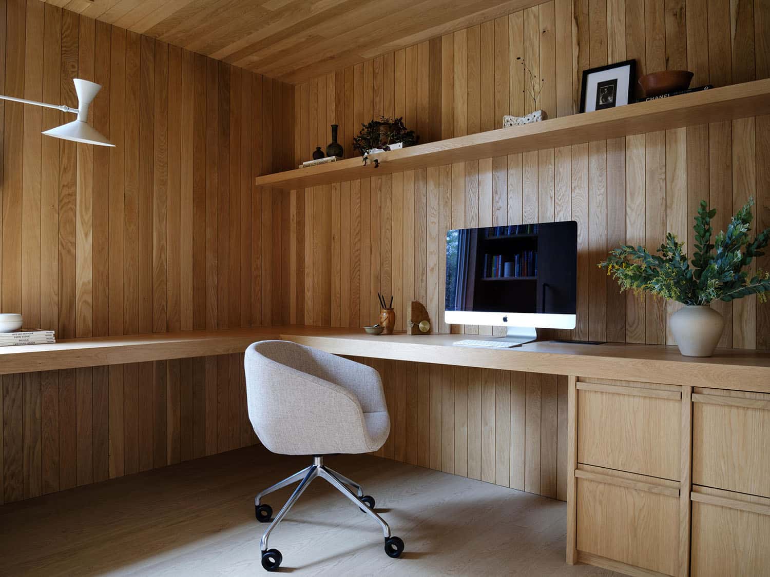 minimalist-wabi-sabi-home-office