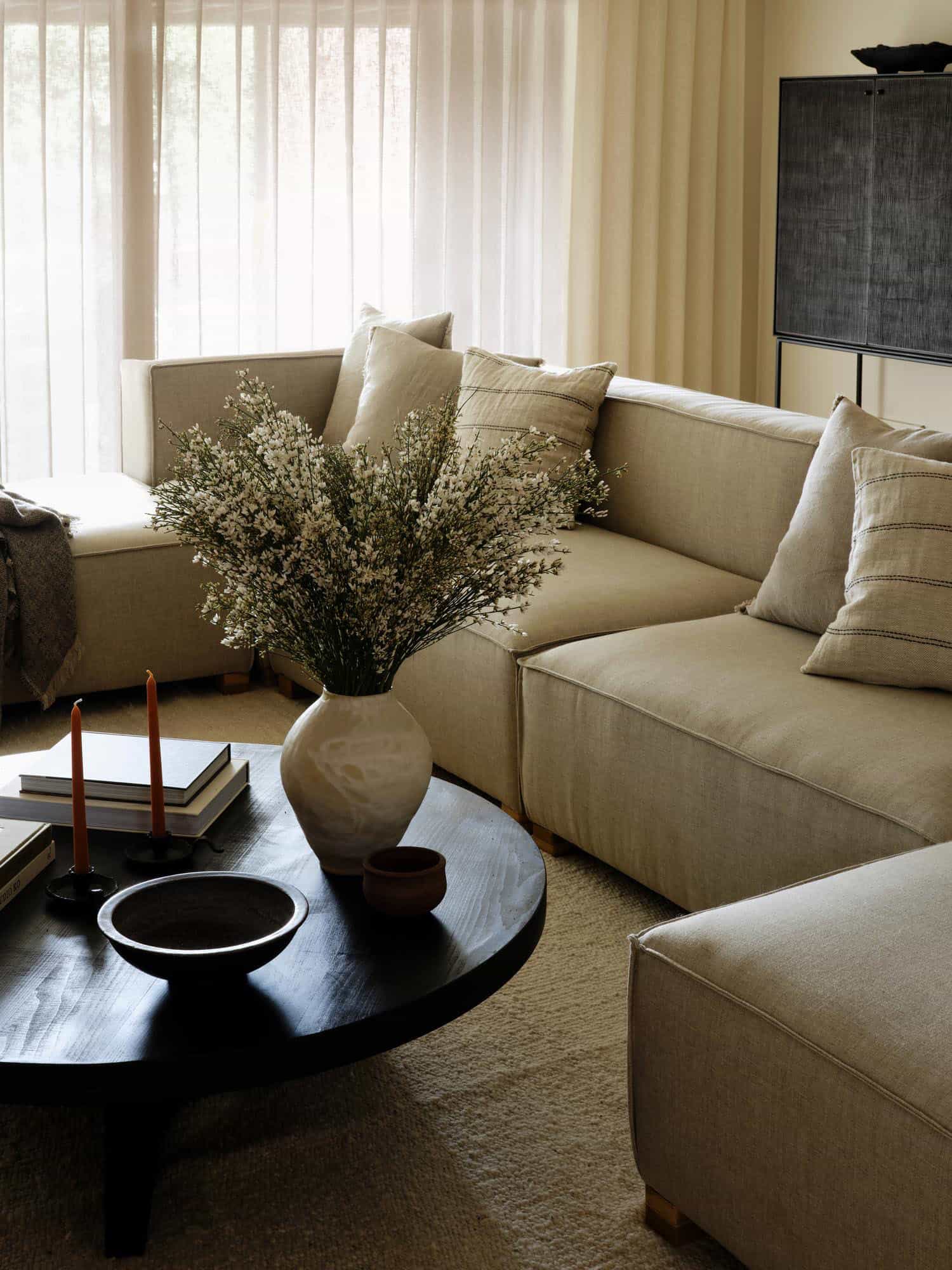 minimalist-wabi-sabi-living-room