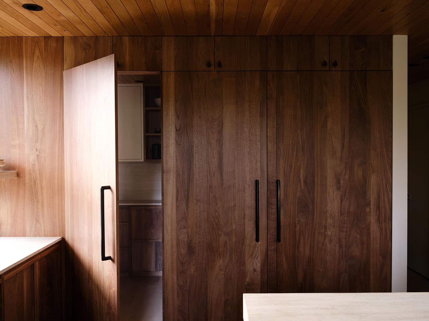 minimalist-wabi-sabi-kitchen-pantry