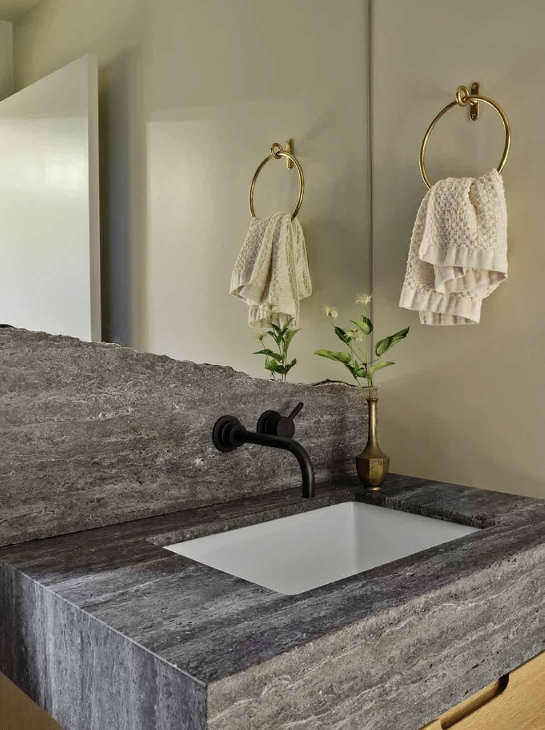 minimalist-wabi-sabi-bathroom