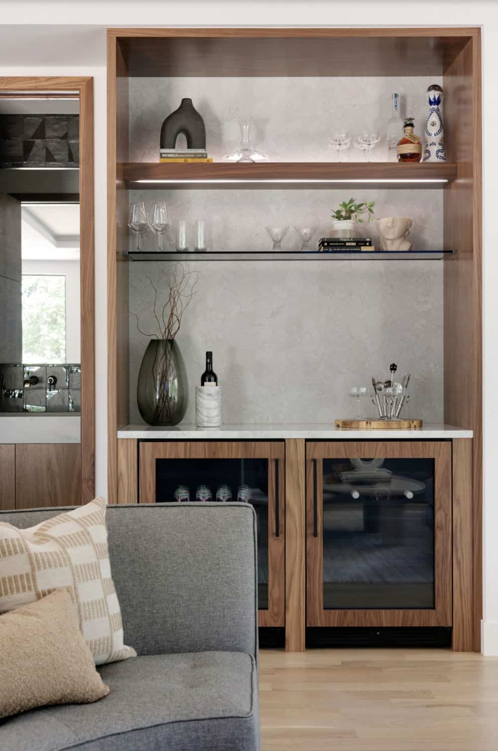 modern-home-bar