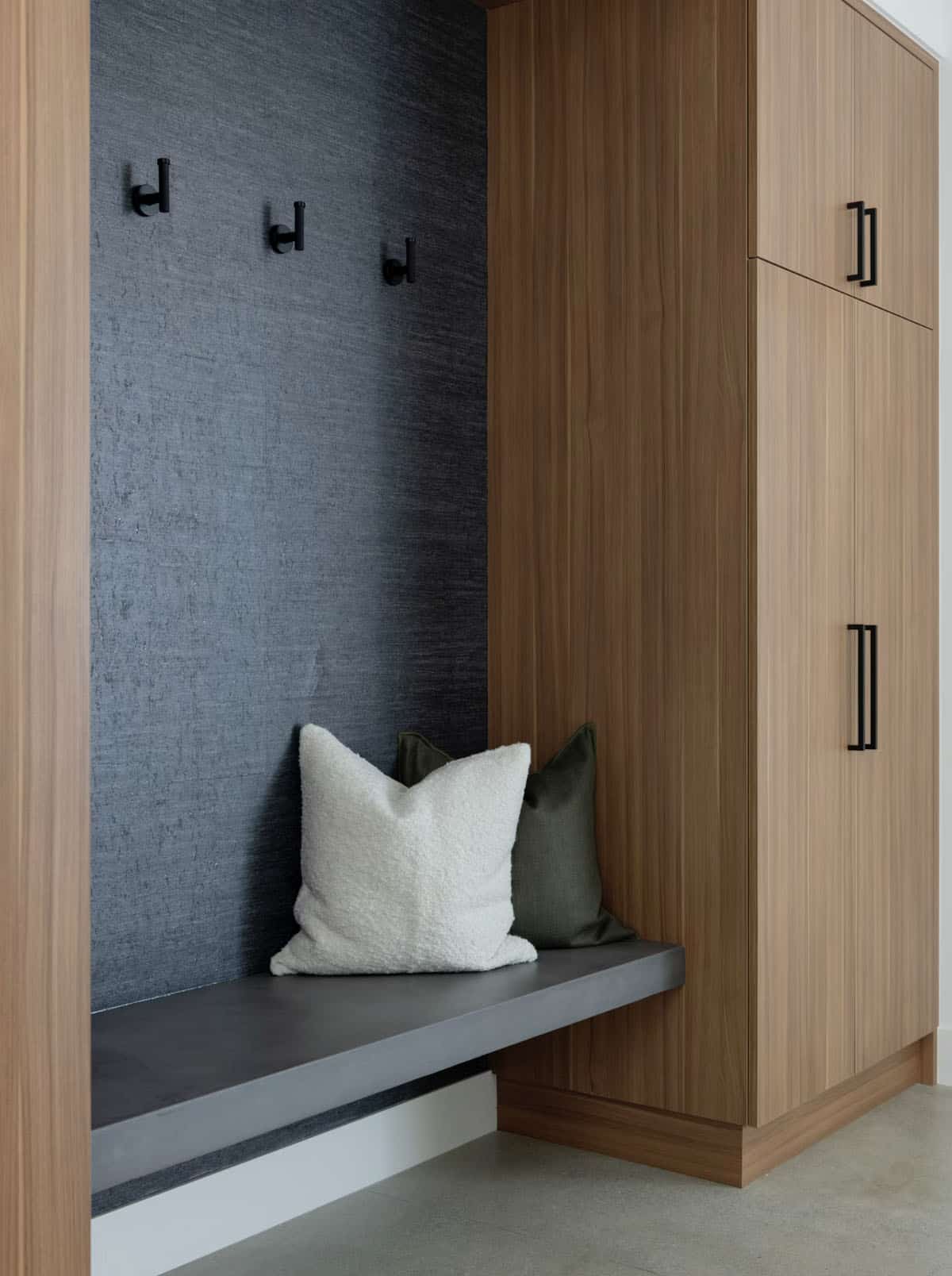 modern-mudroom-with-a-bench-seat