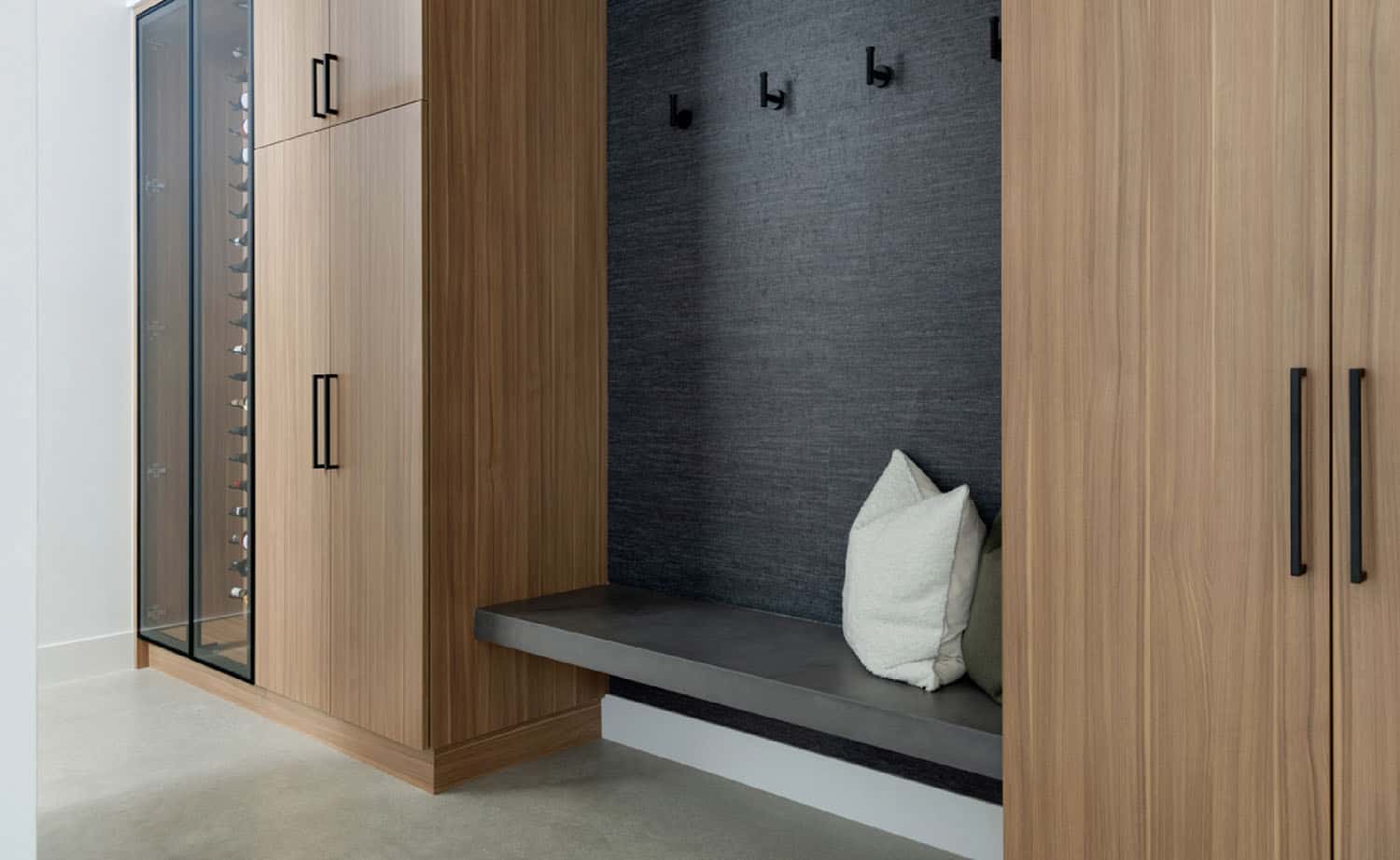 modern-mudroom-with-a-bench-seat