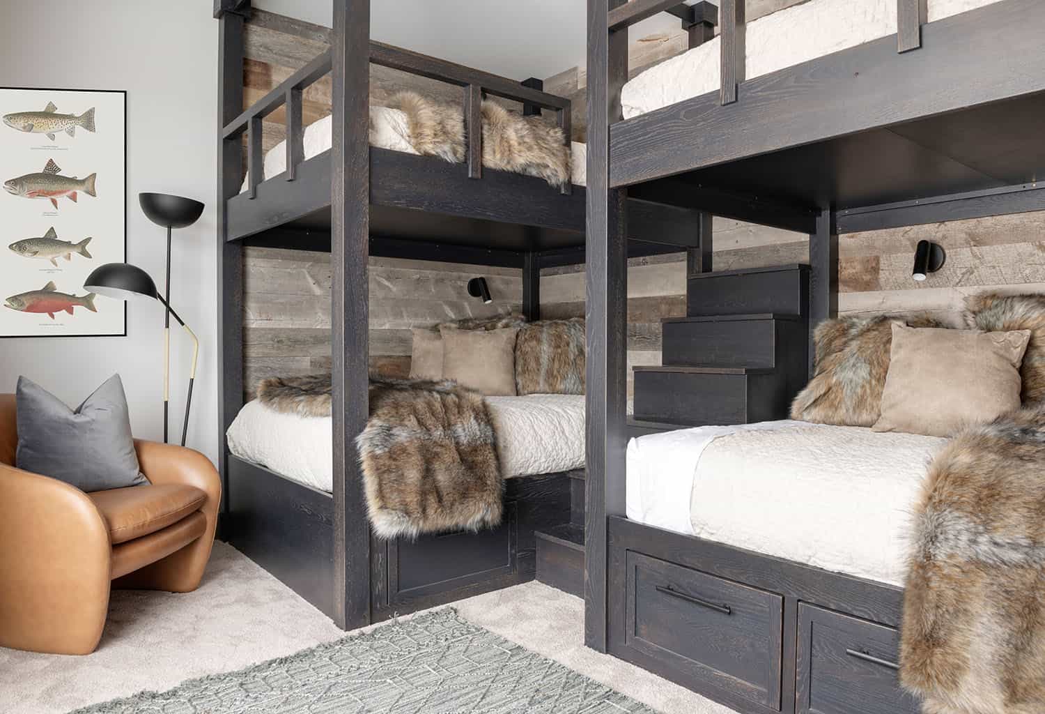 modern-mountain-style-bunk-bedroom