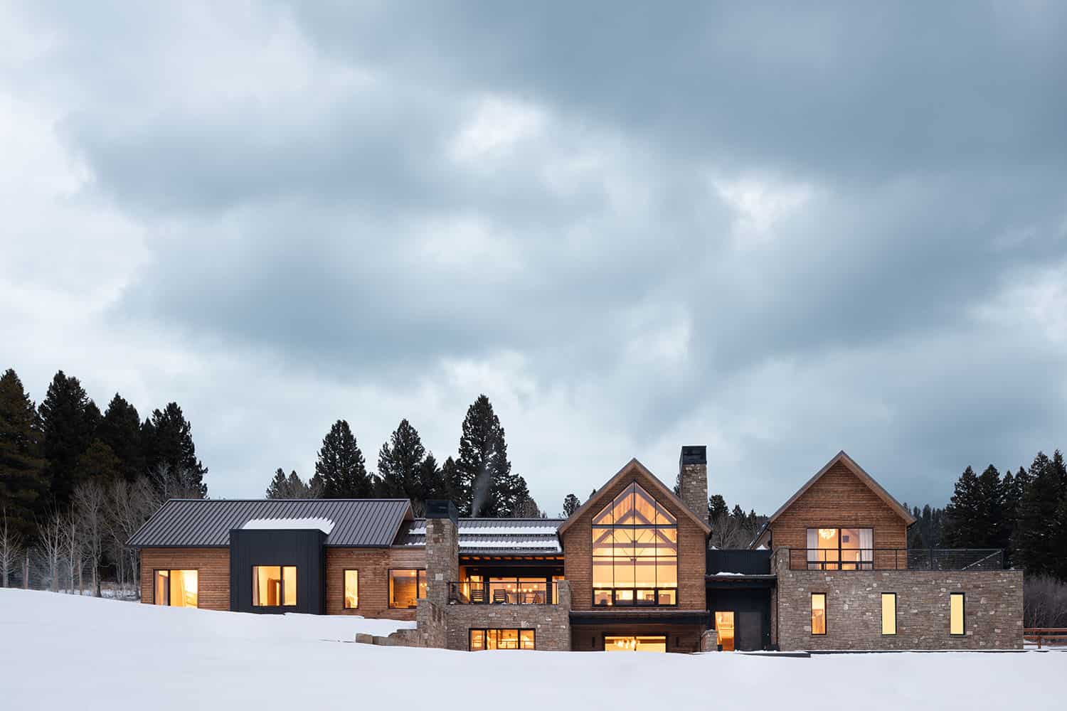 modern-mountain-home-exterior-with-snow