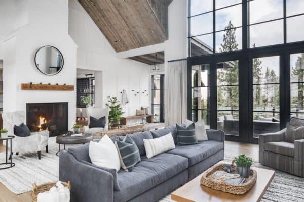 featured posts image for Dreamy mountain-style farmhouse in Truckee surrounded by majestic tall pines