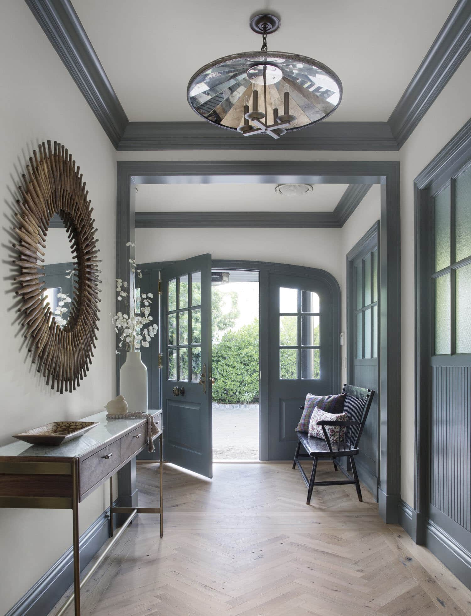 dutch-colonial-style-home-entry