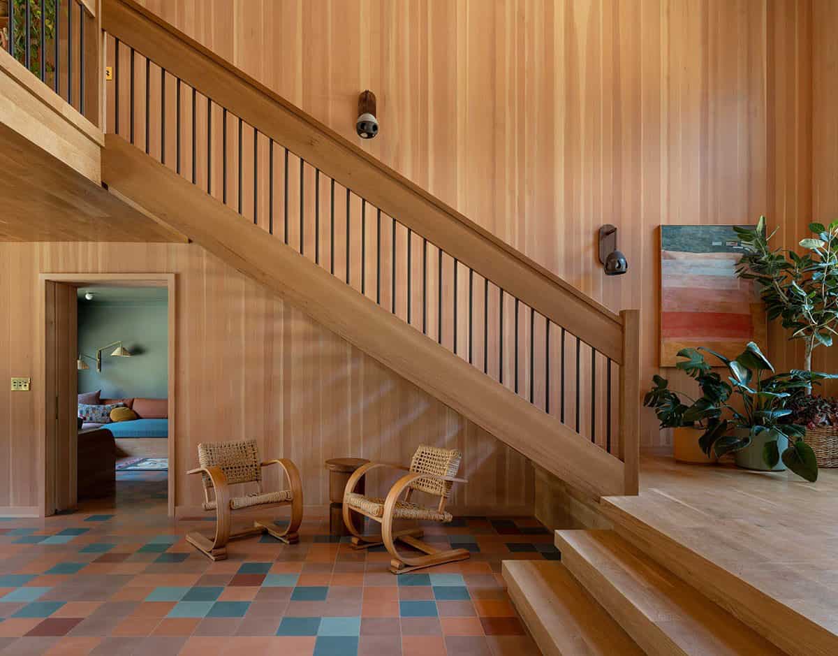 contemporary-river-house-entry-with-a-staircase