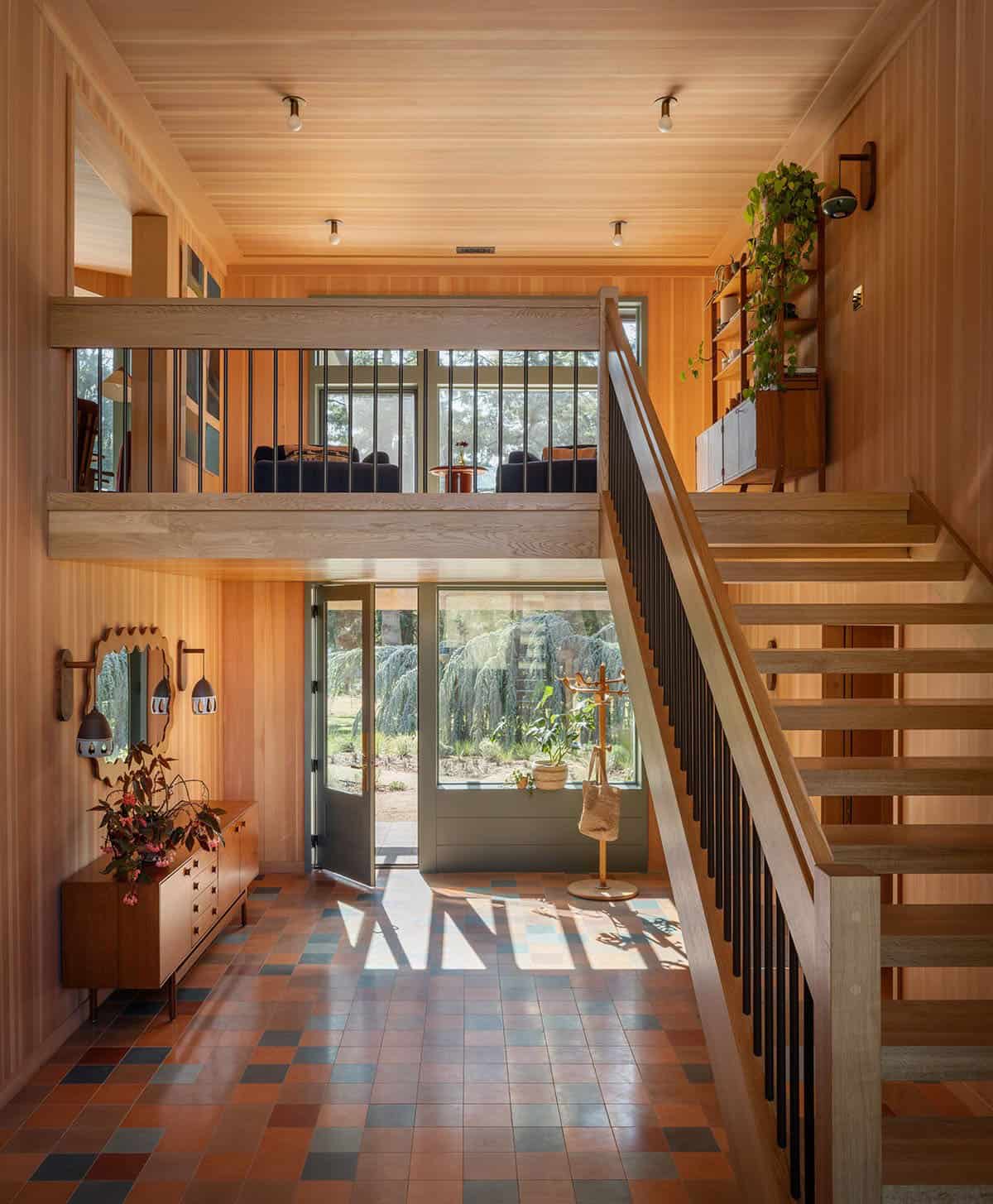 contemporary-river-house-entry-with-a-staircase