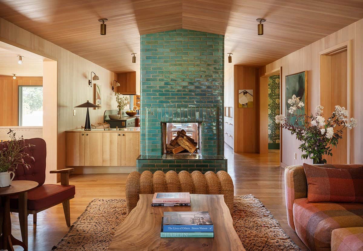 contemporary-living-room-with-a-dual-sided-fireplace