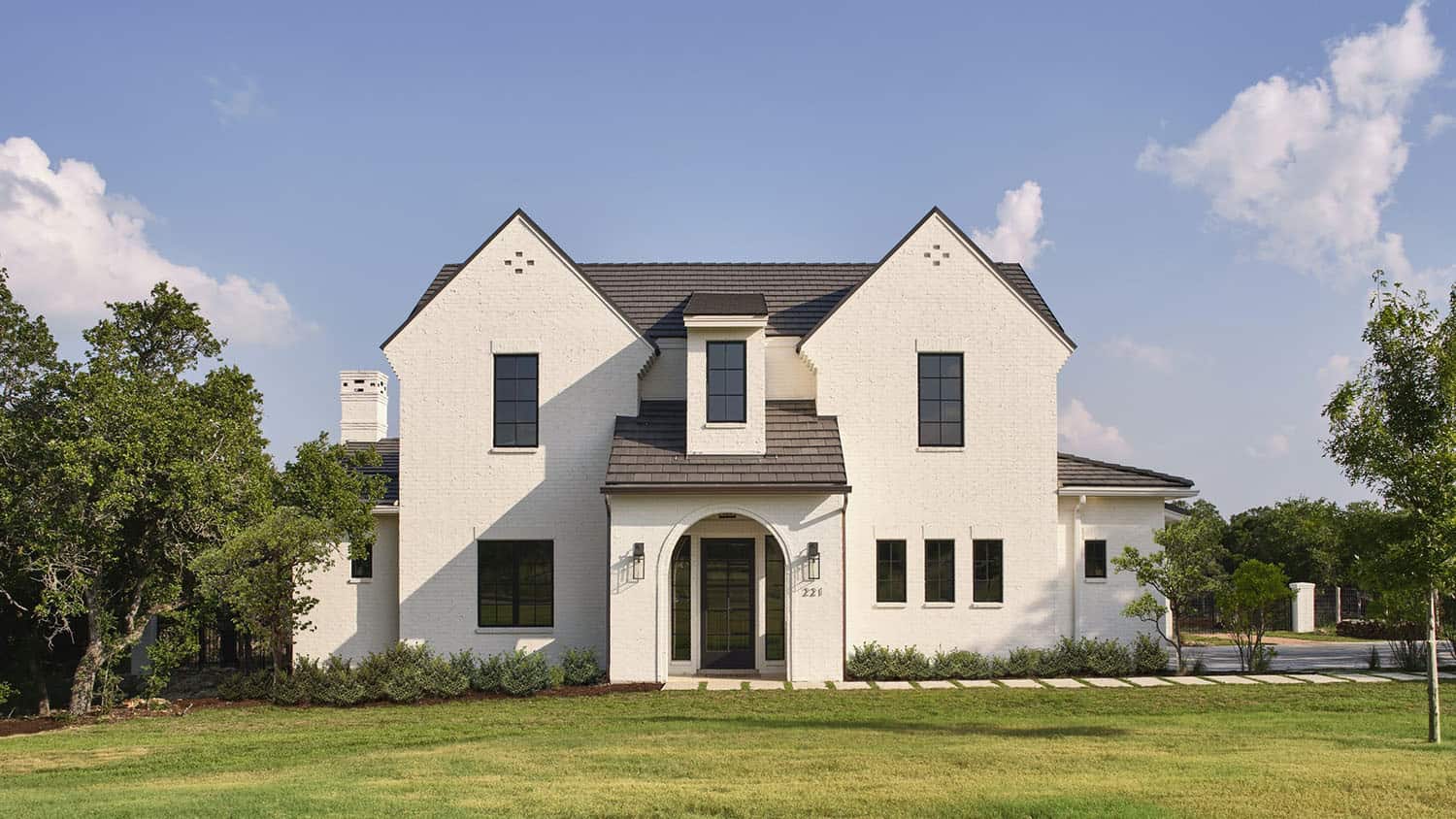 traditional-east-coast-style-home-exterior