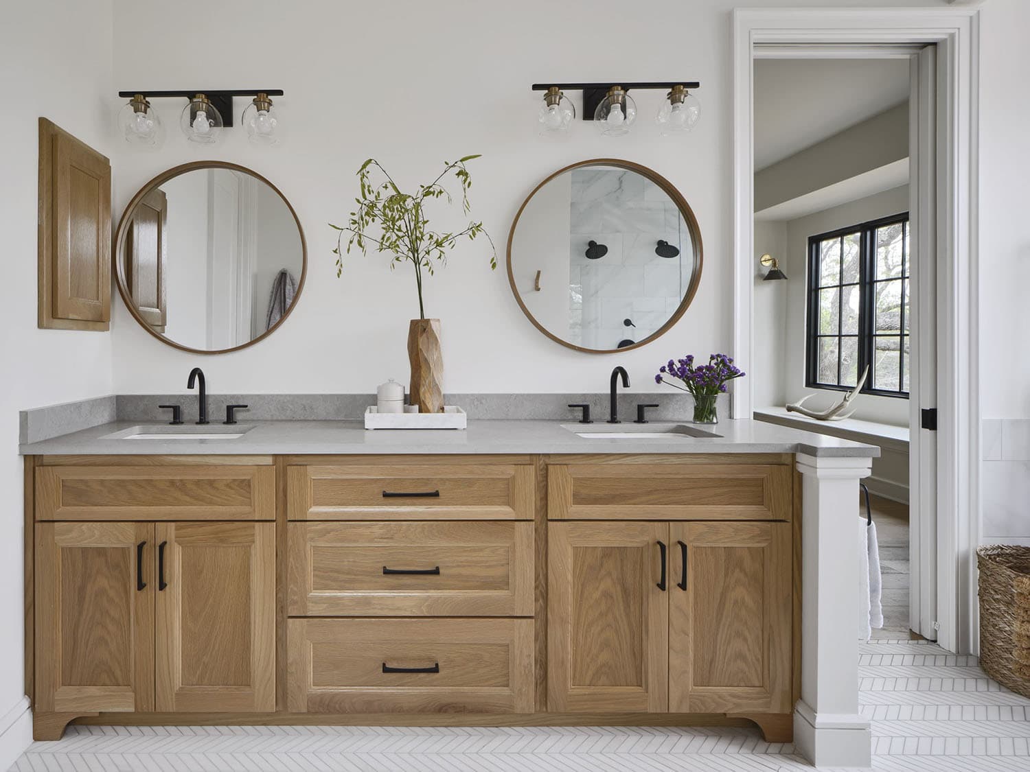 traditional-style-bathroom