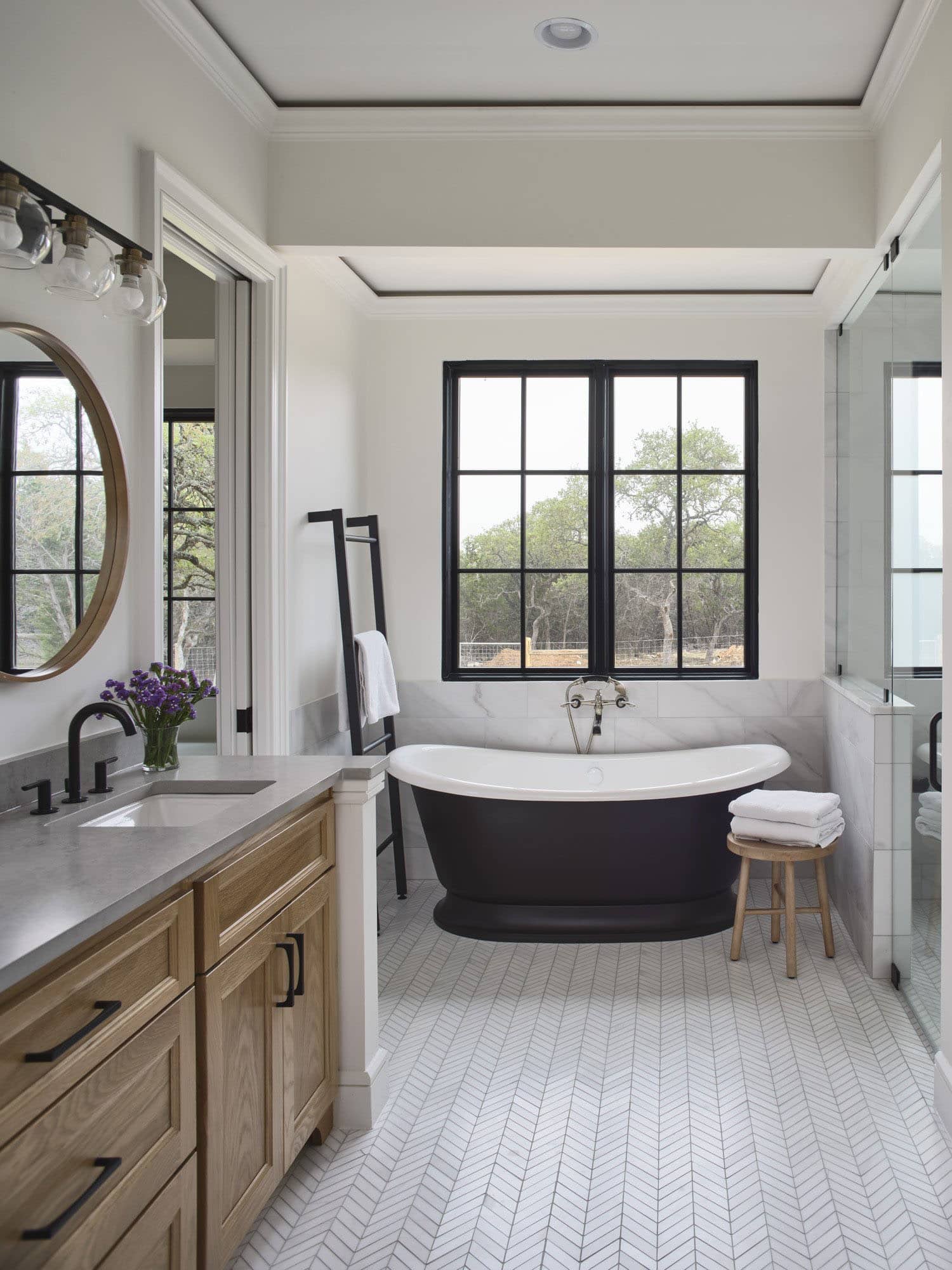 traditional-style-bathroom