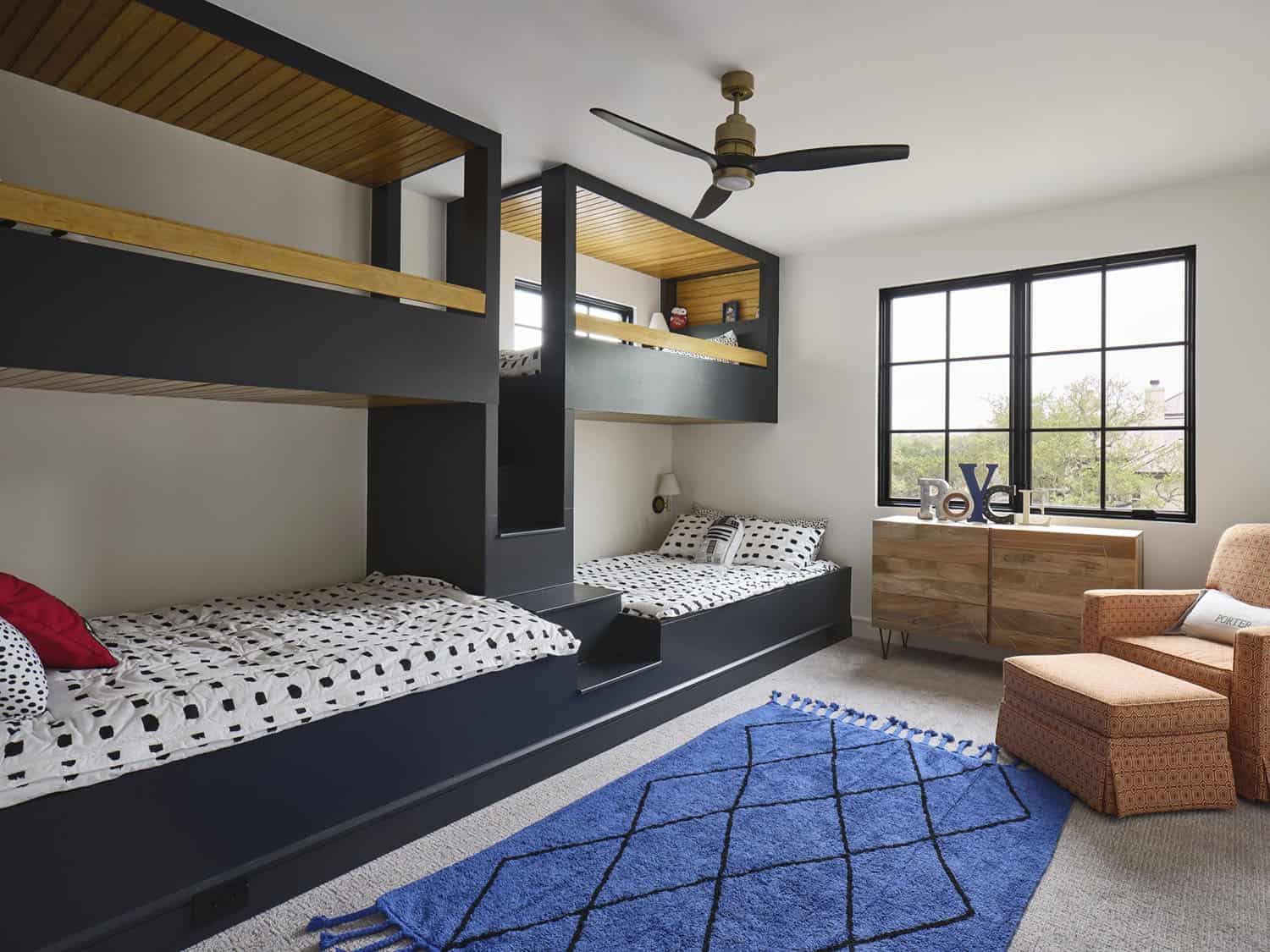 traditional-style-bunk-bedroom